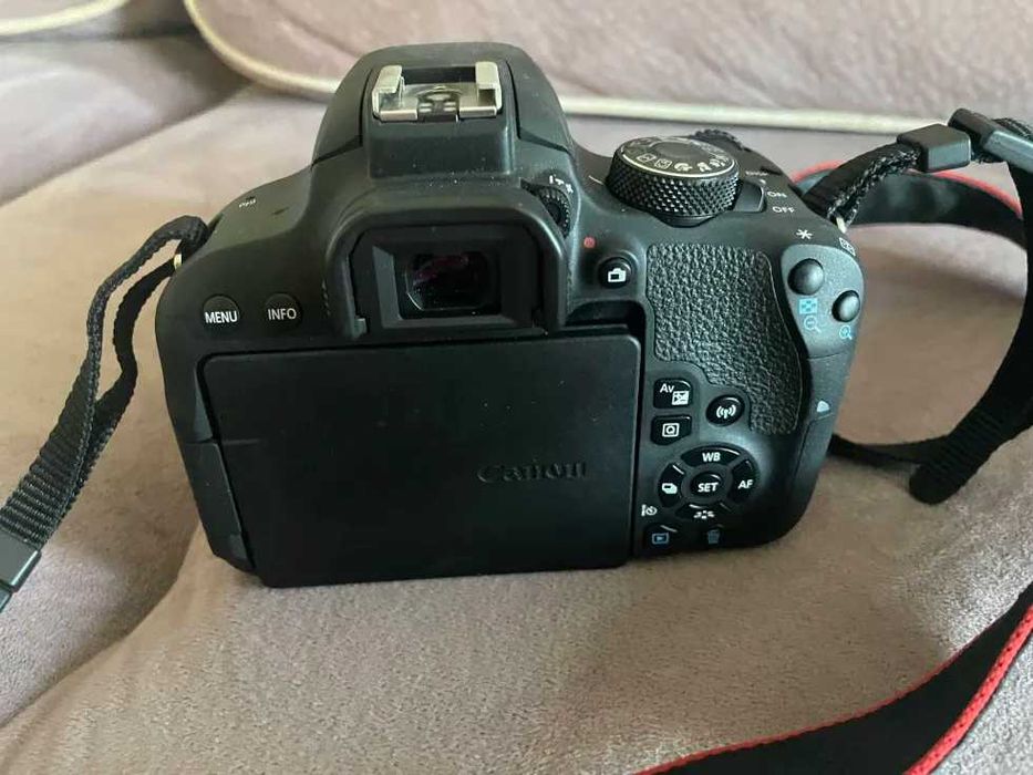 Canon EOS T7i + обектив