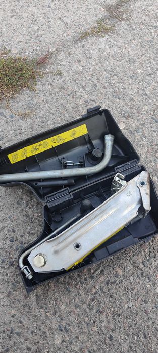 Домкрат на Audi \ Volksvagen