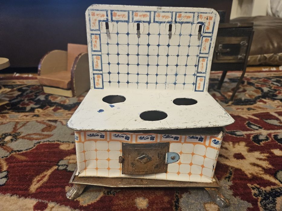 Vand mobilier păpuși foarte vechi