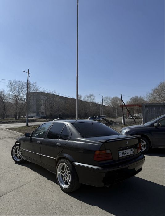 BMW 320 не бита не крашена