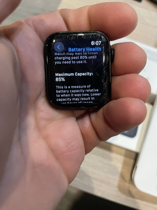 Apple Watch SE 2 44mm пълен комплект