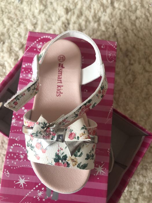 Sandale noi nr 25