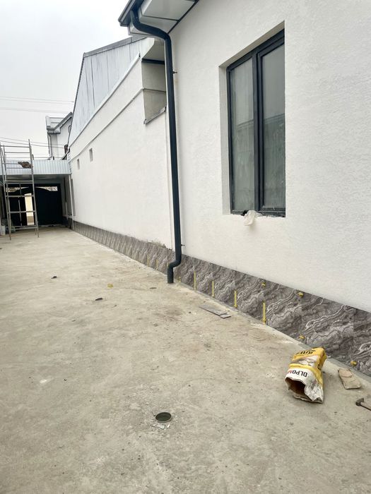 Yengi qurilgan xovli sotiladi Pobeda maxallasi da 3,4 sotix 6 ta xona