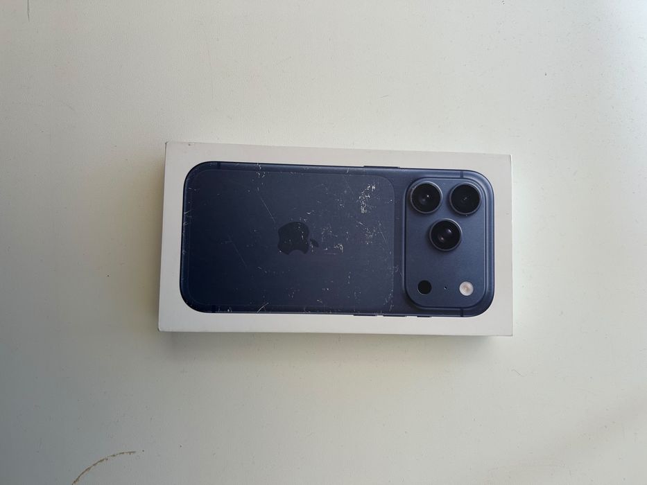 Iphone 17 pro темно синий