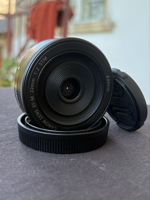 Canon EOS M50 + 2 обектива + 4 батерии + аксесоари