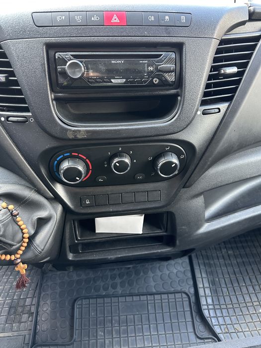 Iveco Daily 12 Europaleti detarat,an 2017 + Lift functional