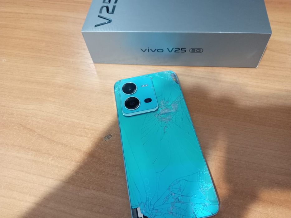 Продам телефон Vivo v25