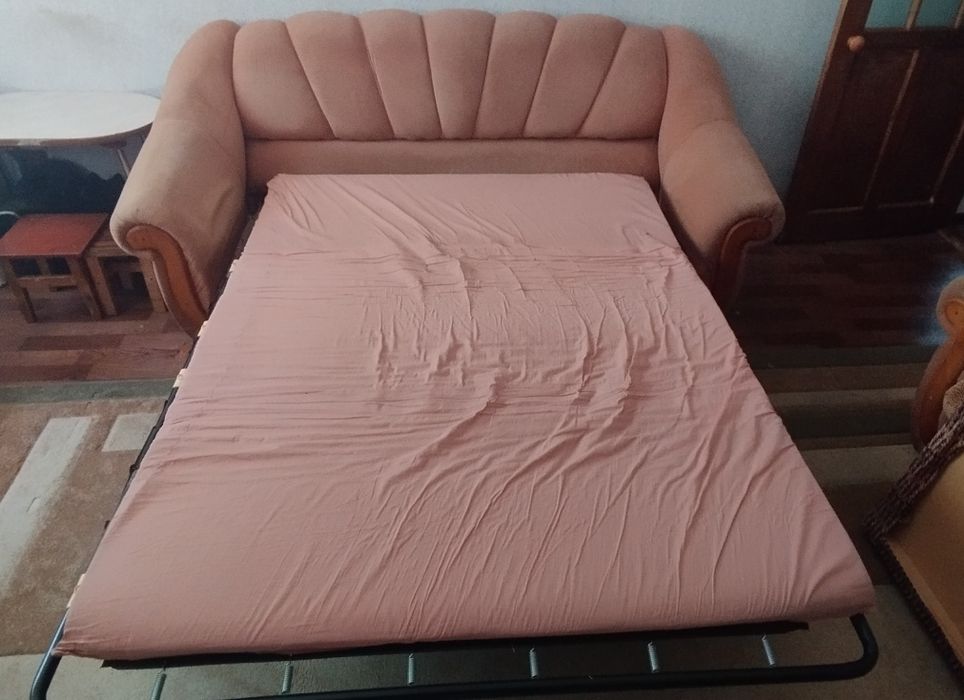 Продам двуспальной диван и два кресла