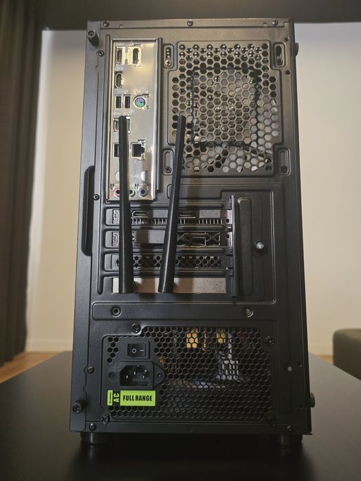 Спешна продажба компютър i5-11400f, 16gb ram, rx 580 8gb