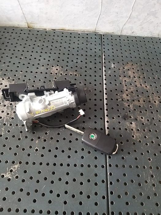 Contact auto cu cheie skoda octavia 2 1z 1k0905851b