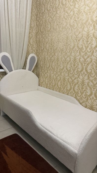 Детская кровать зайчик.
