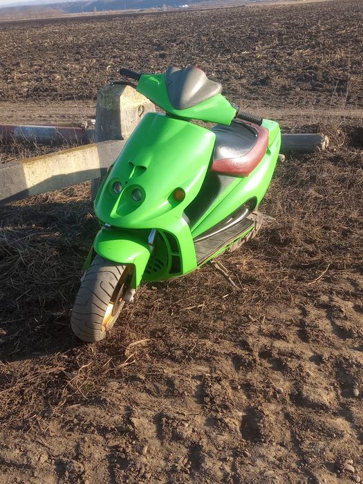Vând/schimb  scuter malaguti f12