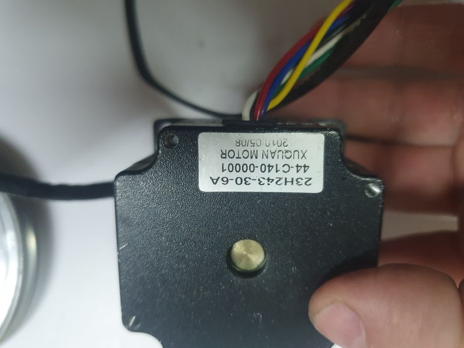 Шаговый двигатель