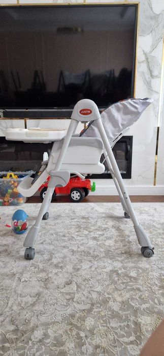 детский столик в отличном состоянии