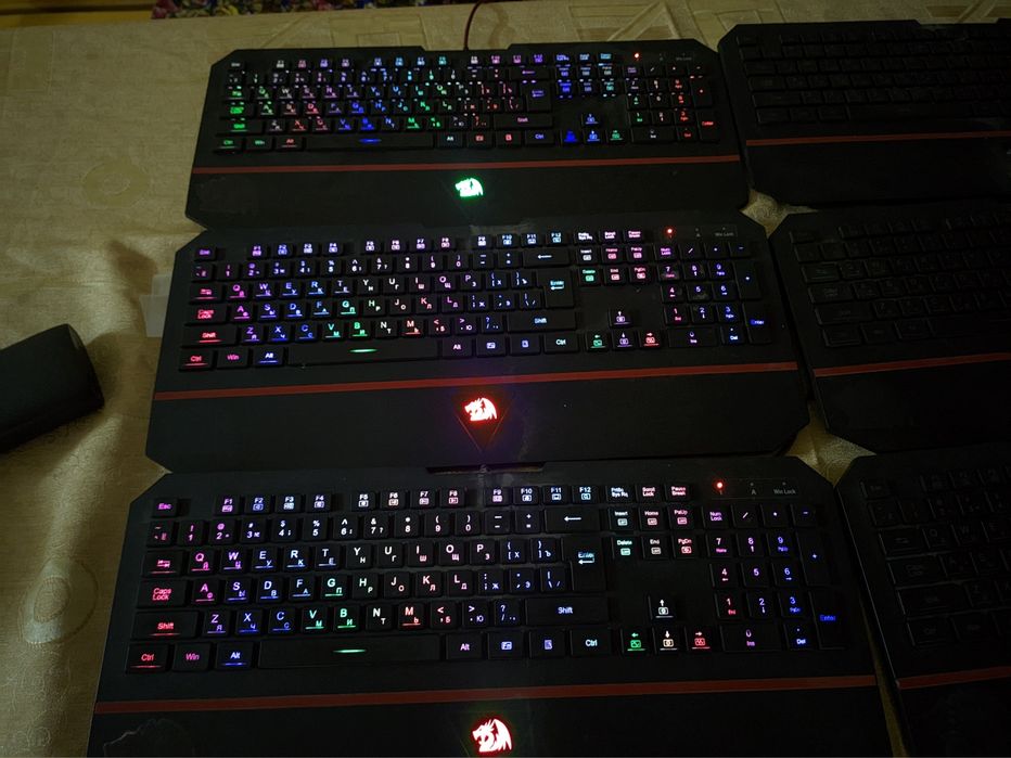 Keyboard sotilad donasi 300.000 so'm