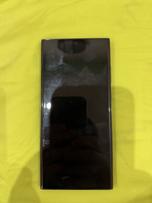 Продам S23Ultra с аксессуарами срочно!