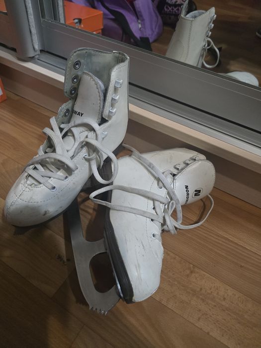 Коньки женские фигурные