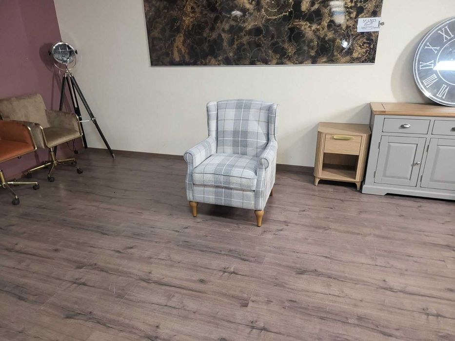 Сив фотьойл от плат с висока облегалка