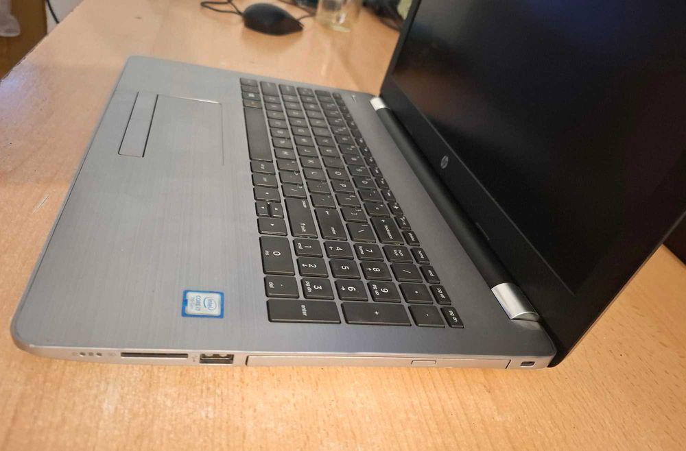Laptop HP 15.6" i5 12GB RAM HD620 256GB