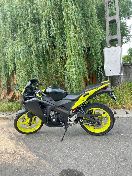 Motocicleta Honda CBR 125 2012