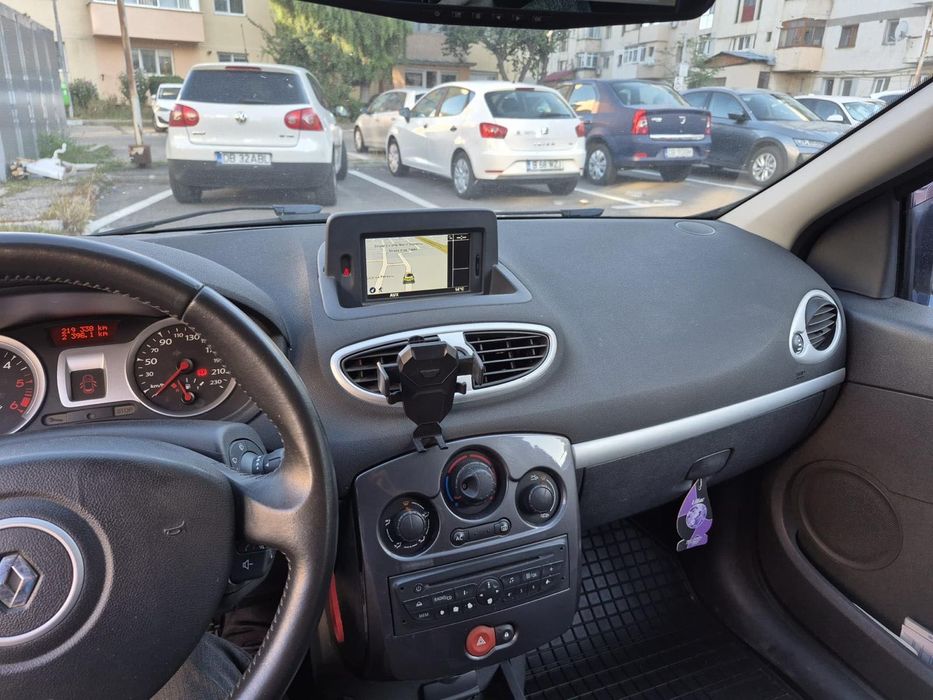 Vând Renault Clio Tom Tom edition