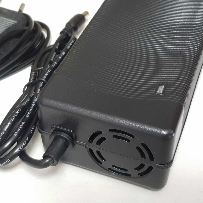 Incarcator  Ebike Li-ion 54,6V 4A  mufa 5.5x2.5