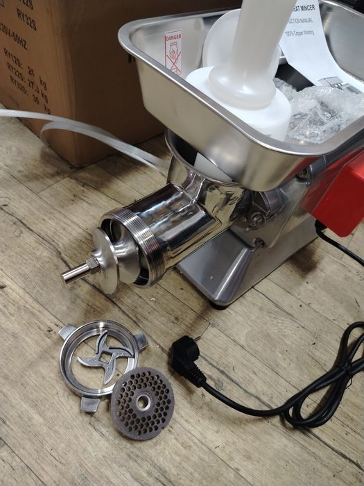 Мясорубка RY-22 новая