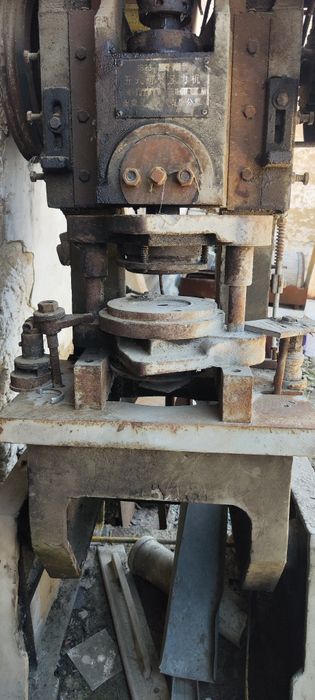 Пресной аппарат для банок