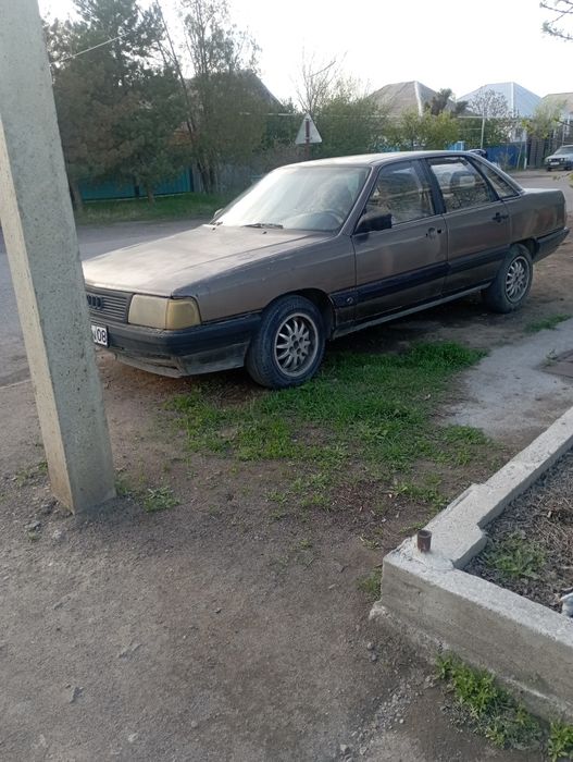 Продам срочно Ауди 100 с 3  об23 не дорого звоните пишите