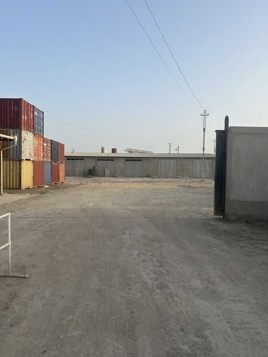 Урганч шахарда 4 900квадрат омборхона офислари билан сотилади.