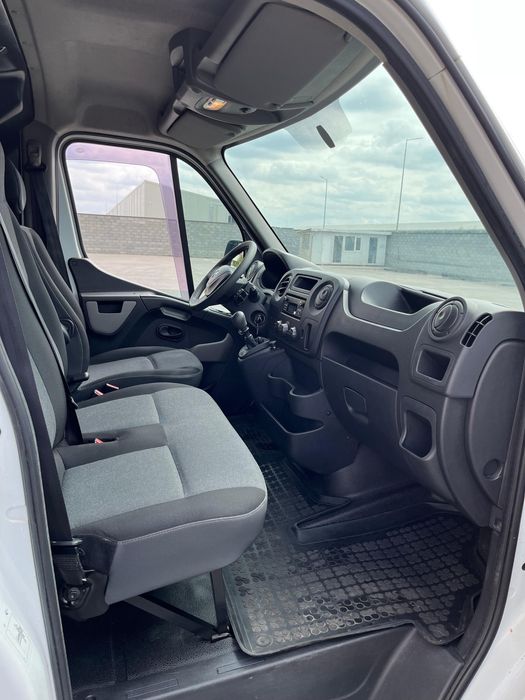 Vând Renault master