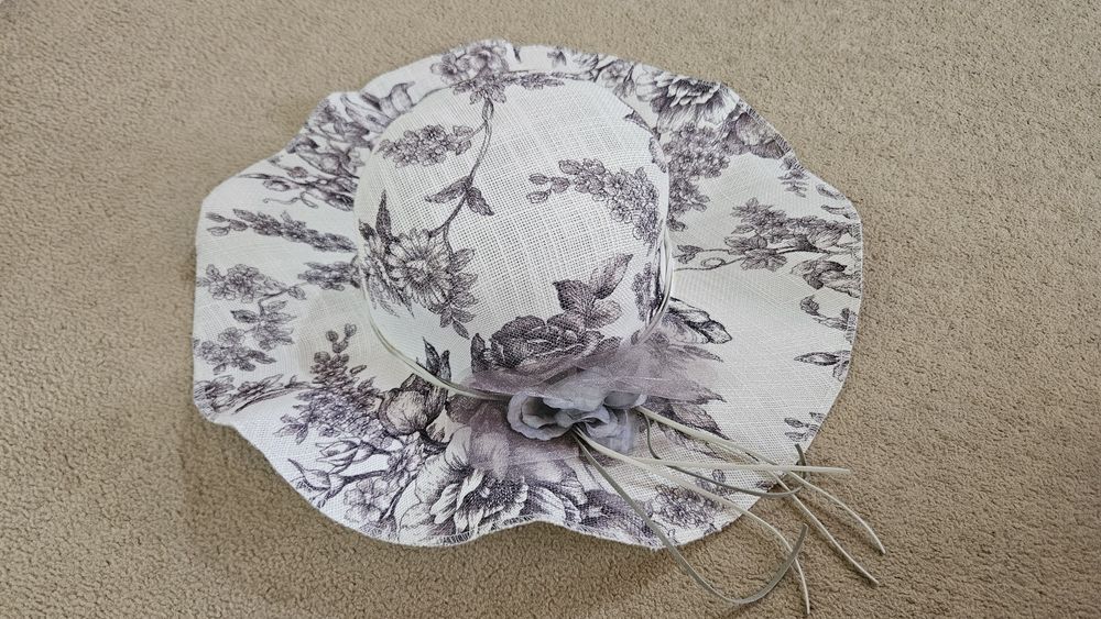 Pălărie elegantă de damă