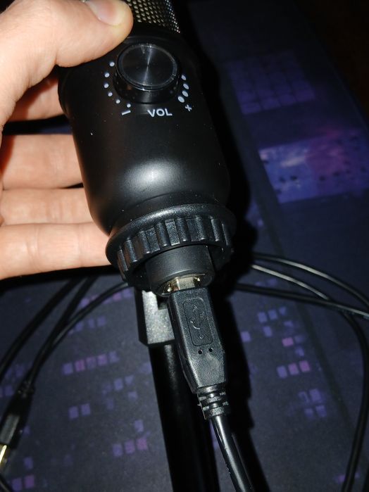 Продам микрофон.