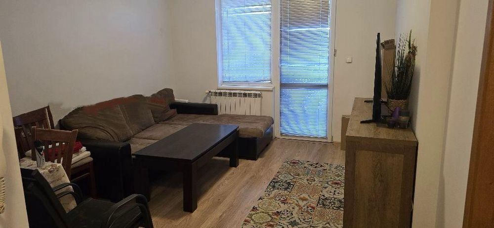 Двустаен апартамент в ж.к. Студентски град.