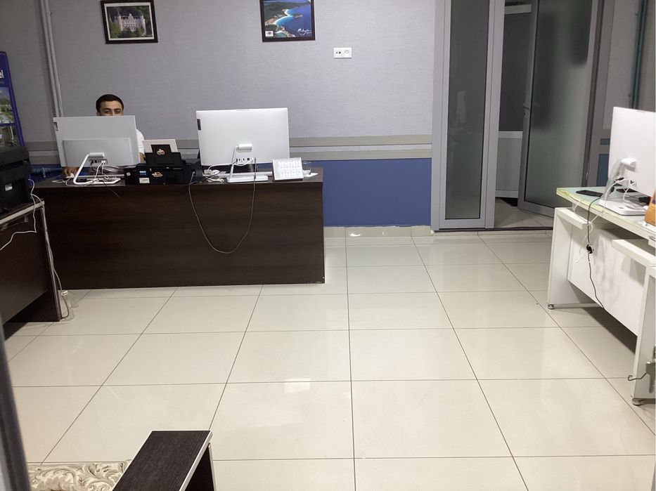 продажа под офис или кафе помещения в центре около ЦУма  с АРЕНДАТОР!