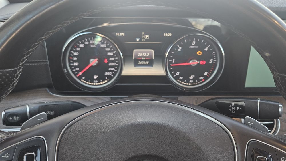 Mercedes-Benz E220D _ 4 MATIC
