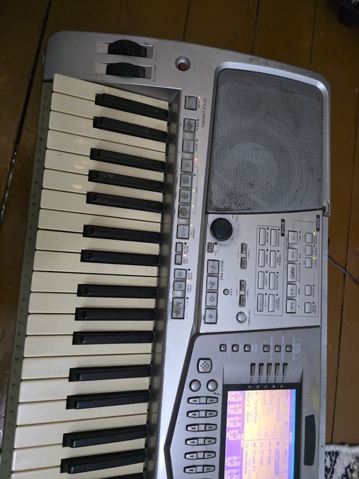 Продаётся срочно! сентизатор yamaha psr 2100