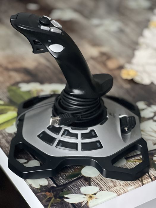 Joystic pentru jocuri