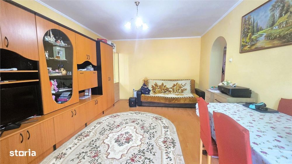 Etaj II | Apartament decomandat cu 2 camere in Livada