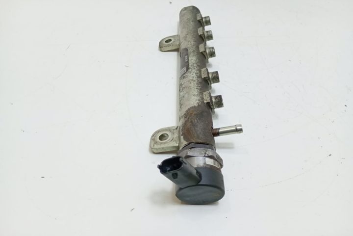 Rampa injectoare  cu regulator presiune 0445214056 Opel Astra H