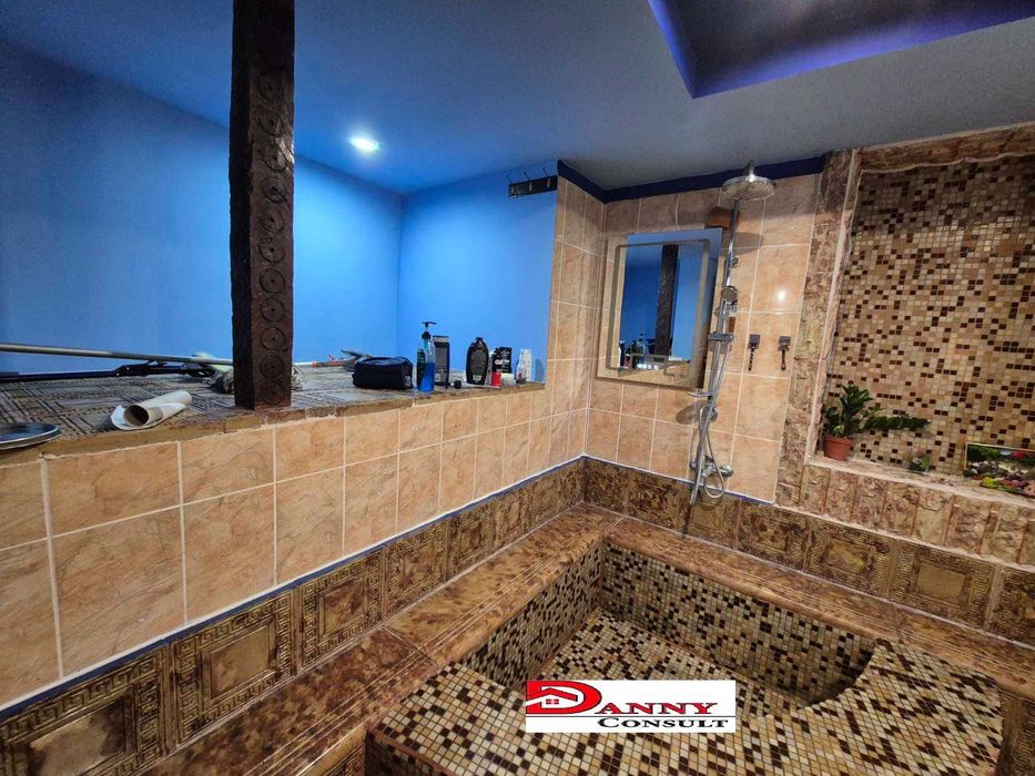 Двуетажна къща с двор и соларна система в с. Кесарево