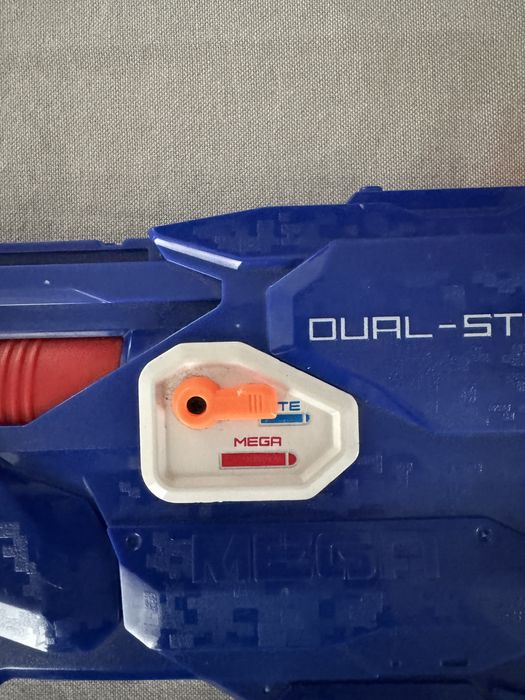Pistol Nerf Dual-Strike ca nou!