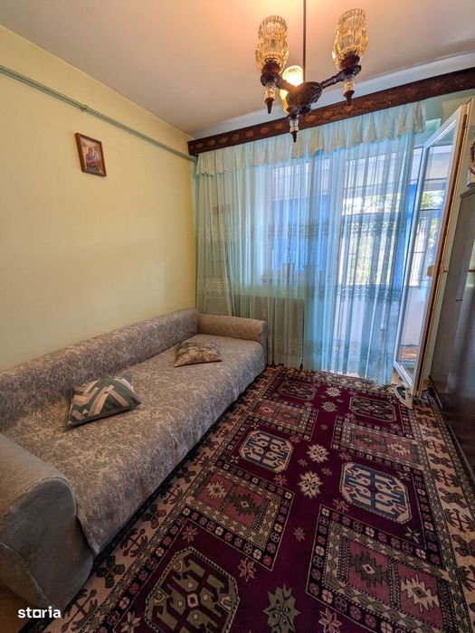 Apartament cu 3 camere semidecomandat – Calea București, zona Institut