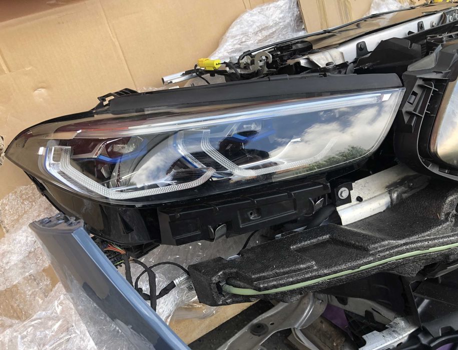 BMW seria 8 - fata completa - far / trager / bara / capota / aripi etc