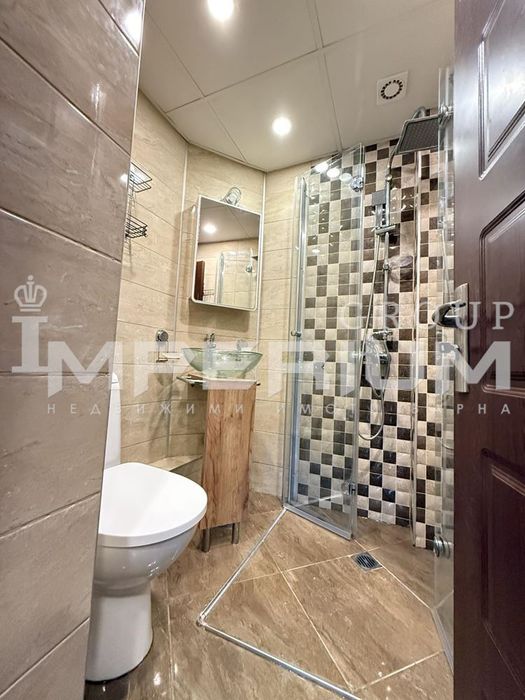 Тристаен обзаведен апартамент под наем в района на Спортна Зала, гр.