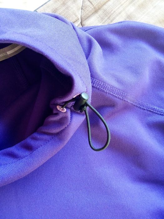 Продавам дамска горница за бягане,размер S,nike