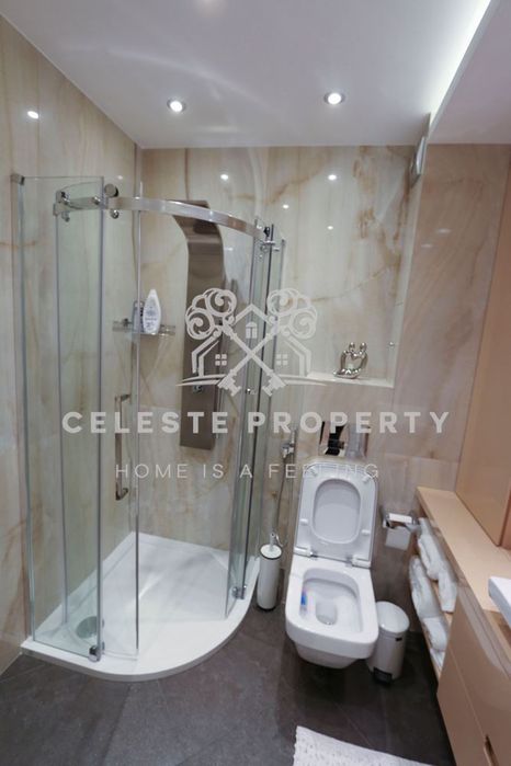 Дава се под наем Тристаен апартамент в София, Център - 119 кв.м за 1136.79 € - Снимка #1