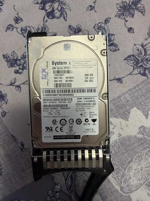 Server IBM Lenovo x3250 M5, Xeon E3-1271 v3, 16GB, 2 surse, 4 x HDD 300GB