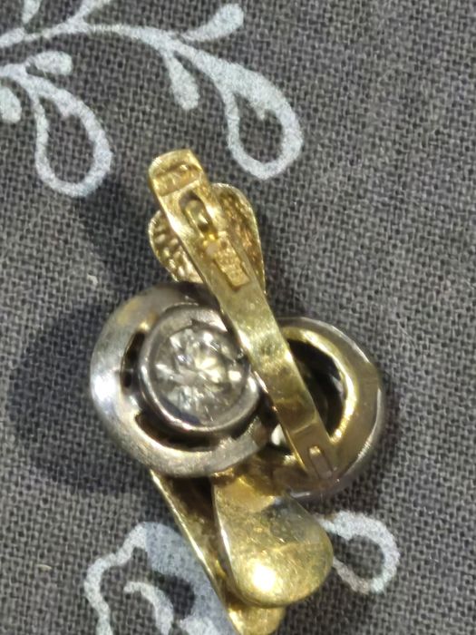 Серьги 750 пробы с бриллиантами
