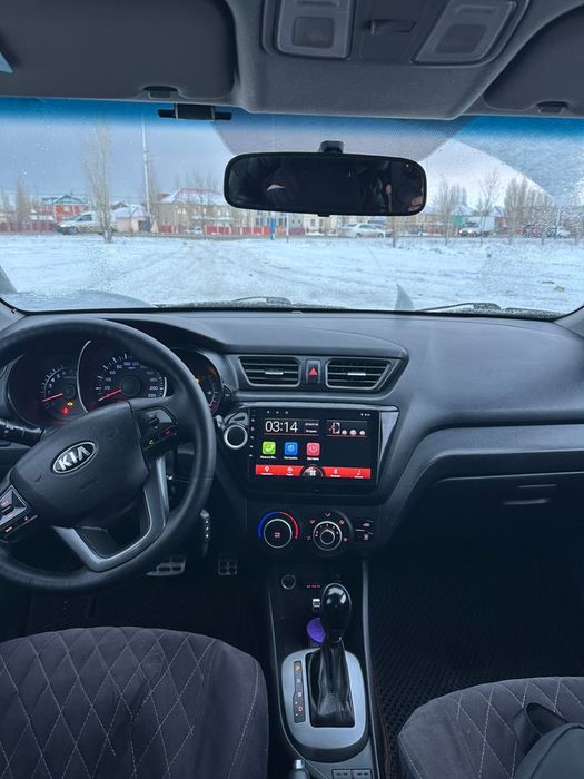 Машина Kia rio 2014
